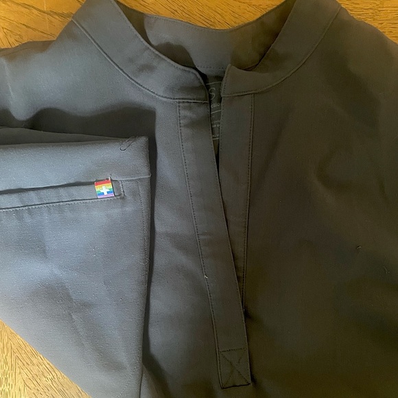 COPY - FIGS Women’s Rafaela Scrub Top Pride Collection LGBTQ Size L - Picture 1 of 3